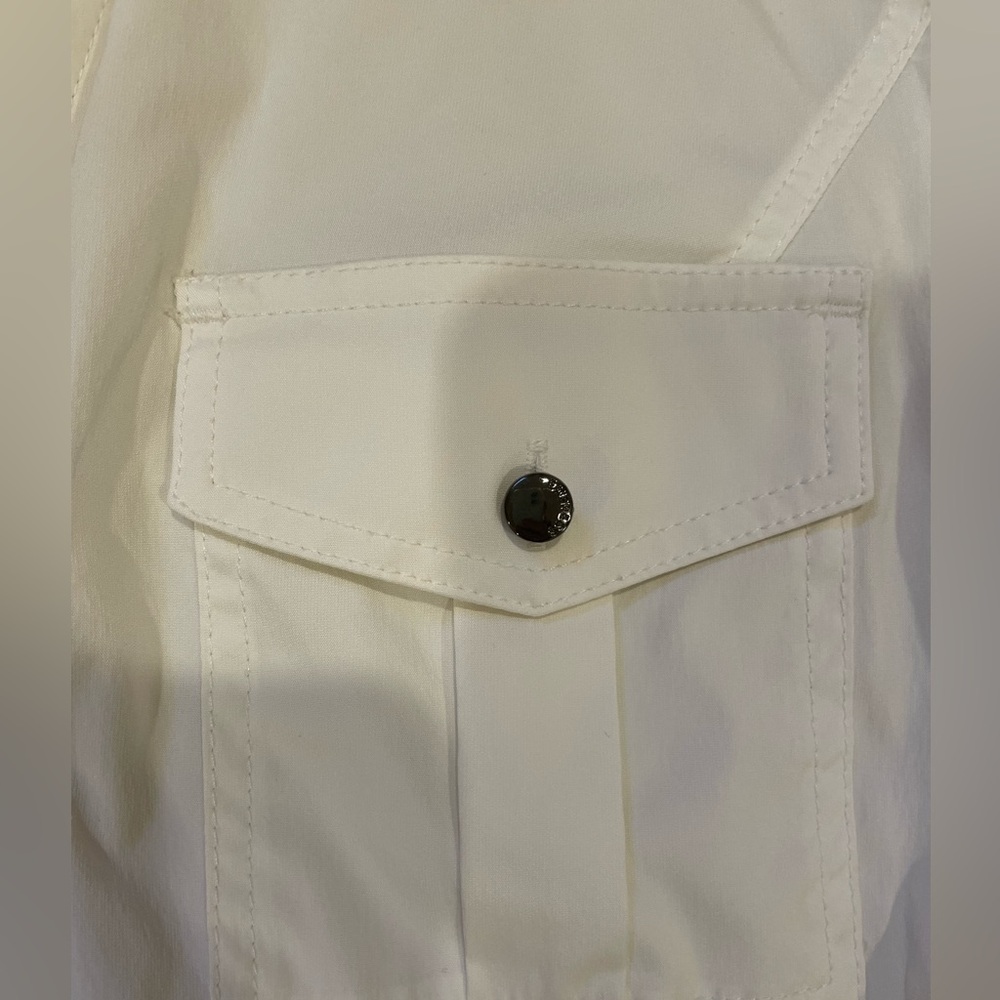 EXPRESS Cream classic blouse w/black button detail M - Picture 7 of 8